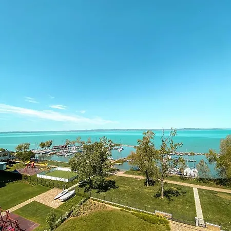 Admiral Sky Deluxe Apartman Siofok